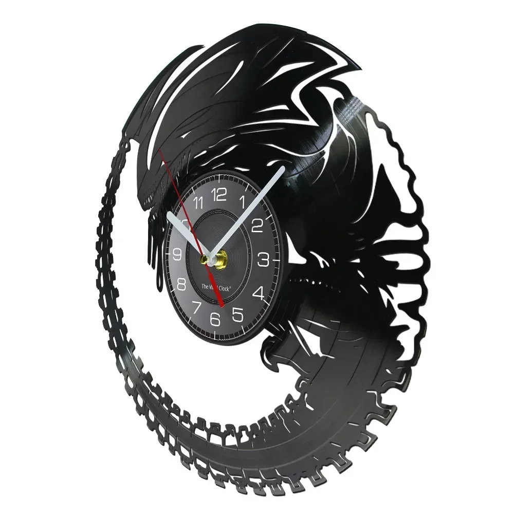 Intelligent Beings Alien Horror Xenomorph Baby Vinyl Record Wall Clock Extra-terrestrial Facehugger Modern Silent Wall Watch