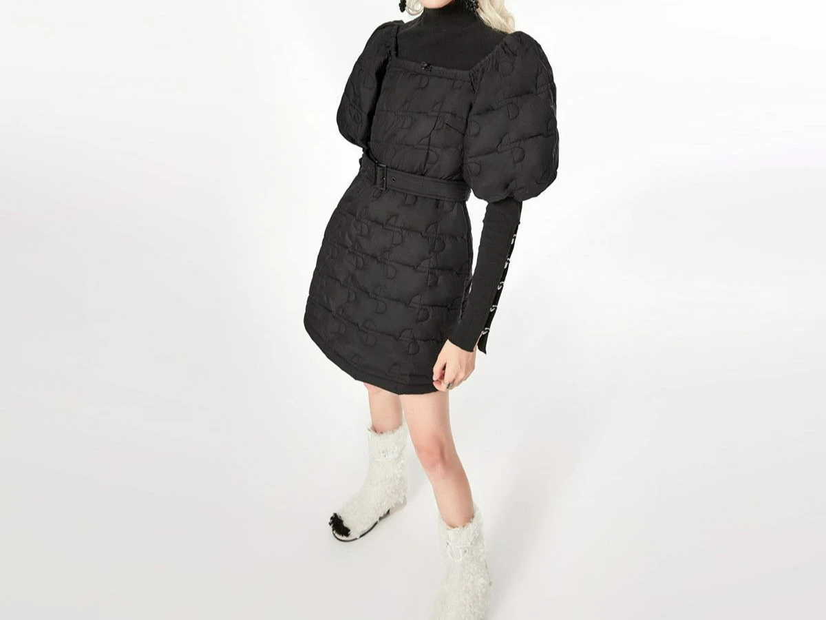 2025 Retro Trendy Design Sense Short Sleeve Dress Belt Versatile Small Black Short Skirt