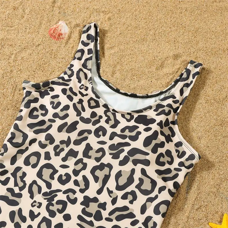 2024 Leopard Swimsuits Family Matching Outfits One-Piece Mother Daughter Swimwear Mommy and Me Clothes Father Son Swim Trunks