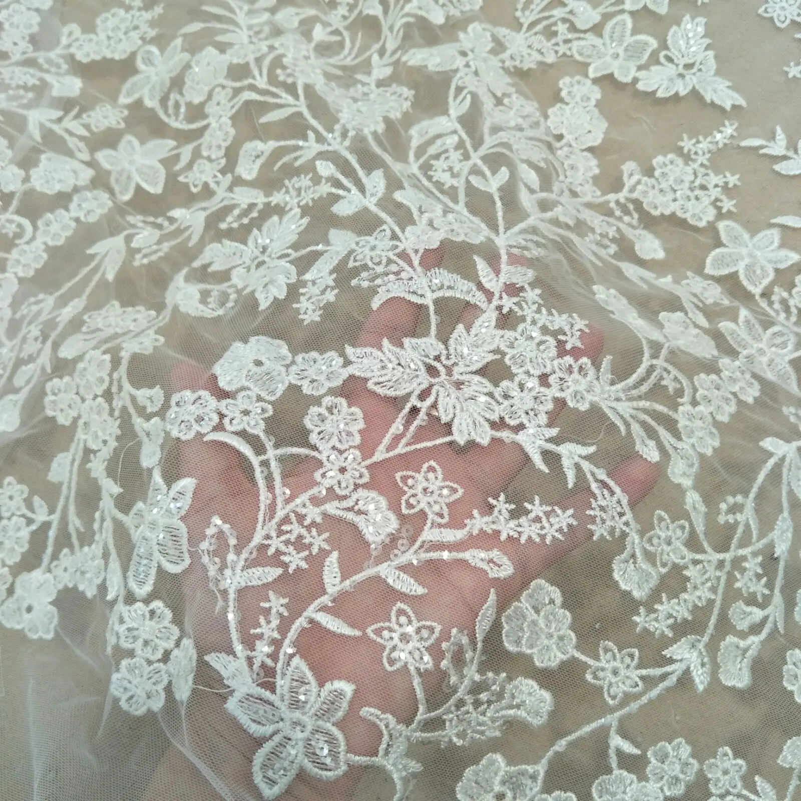 Latest flower lace fabric bridal lace fabric 130cm width ivory wedding dress lace fabric sell by yard