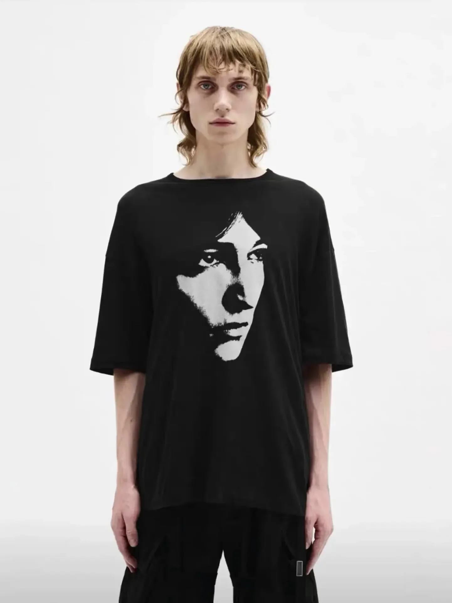 AN Dark Pioneer Ann Love Forever Black Portrait Print Short Sleeve Ribbon T-Shirt