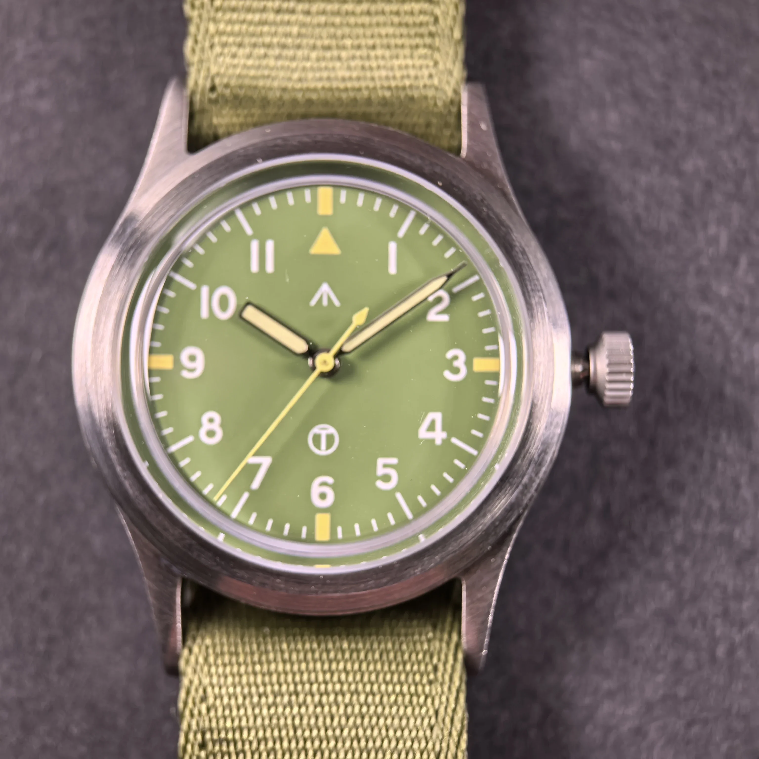 ساعة ميدانية للرجال 36 ملم VH31 كوارتز مضيئة الأيدي 100 متر مقاومة للماء سوار من الفولاذ المقاوم للصدأ والنايلون Militrek ساعة يد رياضية MT9003