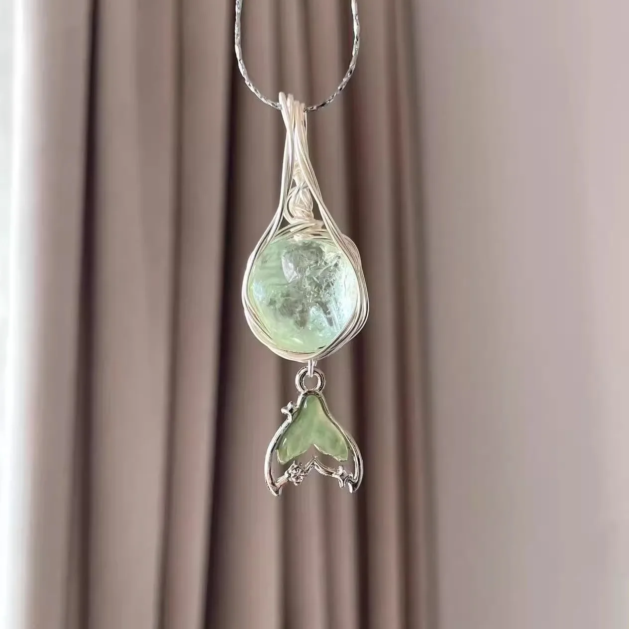 أنيمي الحب والفضاء العميق رافاييل الانطباع الرياح ذيل السمكة سلسلة قلادة مع الزبرجد الأحجار الكريمة الأصلي حجر قلادة هدية