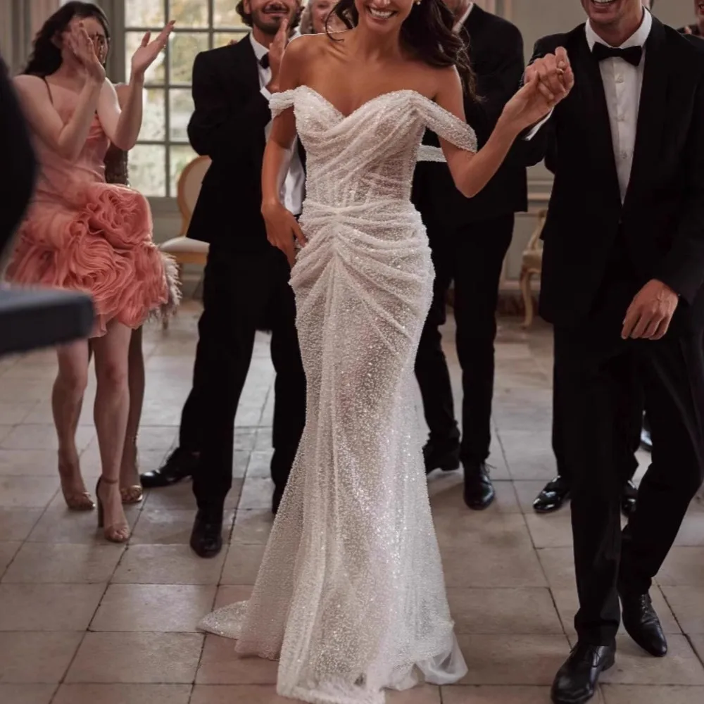 

European and American off-Shoulder Waist Fishtail Wedding Dress Pearl Fishbone Elegant Banquet Evening Dress Photography Photo