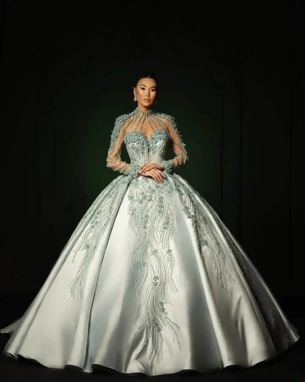 Exquisite Ball Gown Evening Dress Crystal 3D Appliques High Neck Prom Dresses Beaded Long Sleeve Pleats Formal Gowns Customized