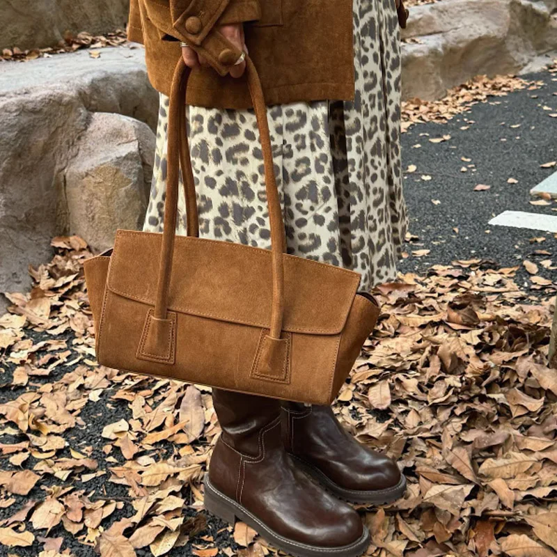 

Роскошная сумка на плечо подмышками, зима 2026, просторная сумка-трапеция, европейско-американский стиль, матовая замшевая кожаная женская сумка