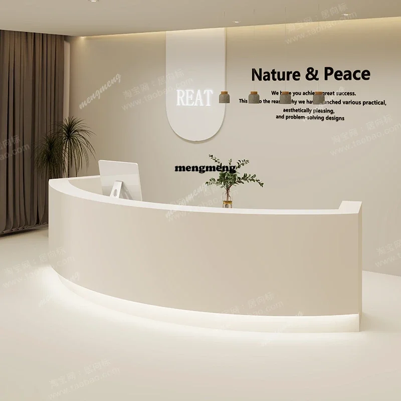 

Роскошные скандинавские стойки ресепшн, круглые арочные стойки-ресепшн, подиумы, стойки для оплаты, мебель для салонов красоты Giri Is Masas E136