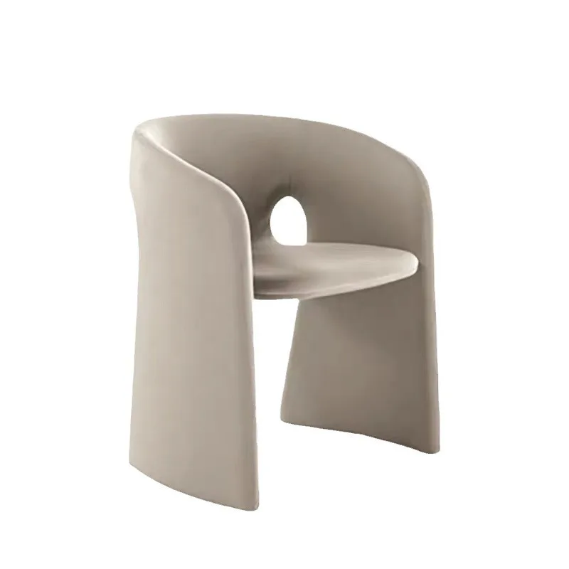 

Visitors negotiate the combination of tables and chairs, and the modern simple sales office receives one table and four chairs