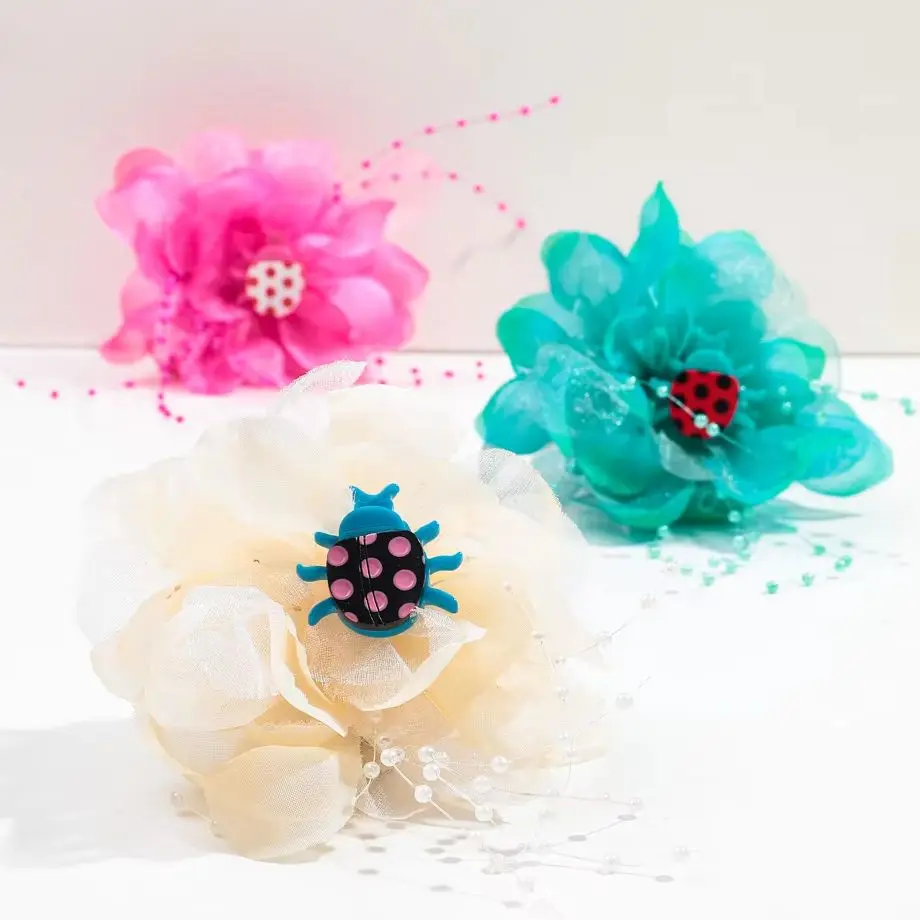 Mesh Fabric Flower Brooch Cute Ladybug Decor Beaded Tassel Floral Brooches for Women Dress Scarf Party Accessory Jewelry Gift