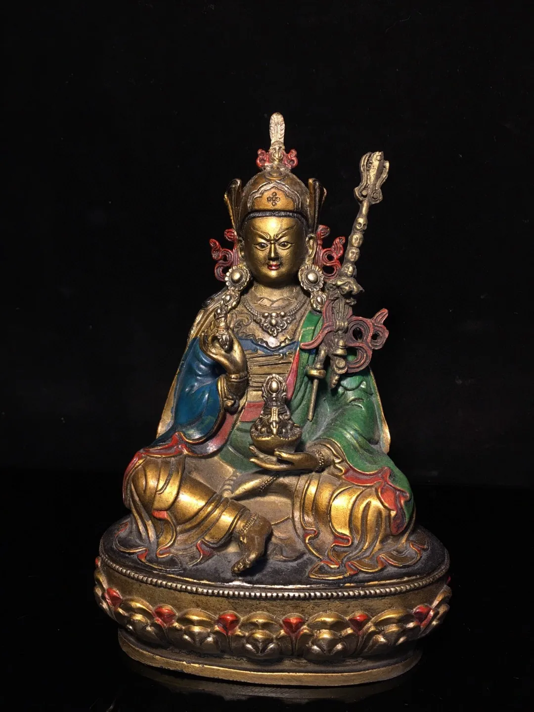 

Old Tibetan bronze Buddha brass painted lotus peanut earth Buddha home Buddhist supplies ornaments miscellaneous collection jewe