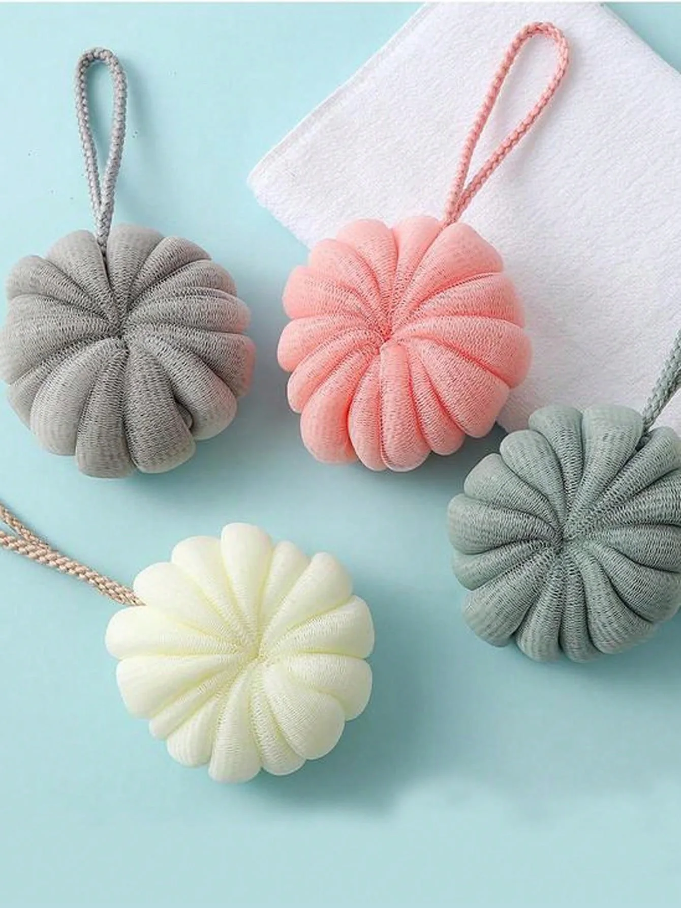 Pumpkin-shaped soft bath flower, suitable for adults to use for bathing and back scrubbing, easy to lather and does not fall apart