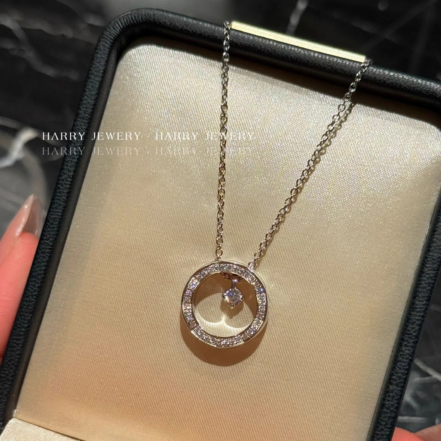 

Jenny Same Style Classic Quilted Necklace: Premium Diamond Grid Pattern Sailor Moon Layered Collarbone Chain