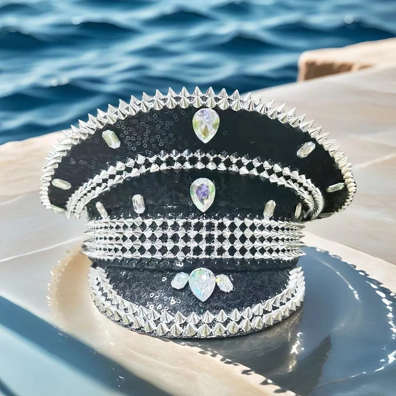 หมวกกัปตันฮงหลวนสีดำประดับกลิตเตอร์และคริสตัลสำหรับงานเทศกาลดนตรี ผู้หญิง หมวกแฟนซีสำหรับงานคาร์นิวัล ผู้ใหญ่ และอุปกรณ์เสริมคอสเพลย์สำหรับผู้หญิง