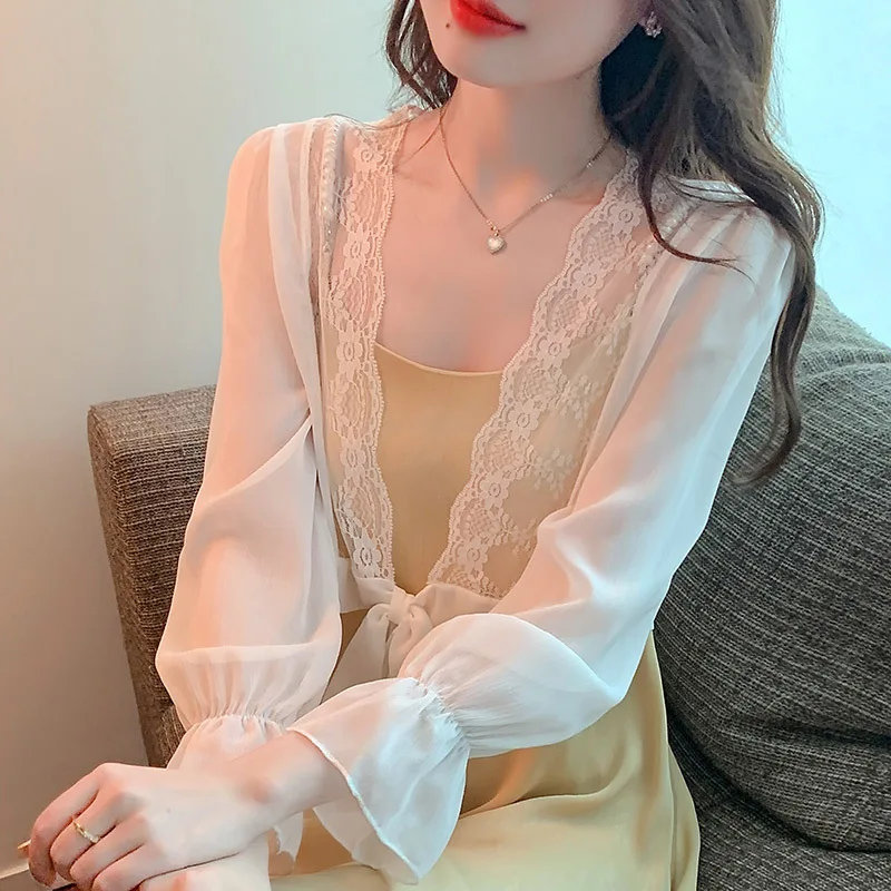 

2024 Summer Long Flare Sleeve Women Chiffon Shawl Ultra-thin Prevented Bask Clothes Sweet Lace Patchwork Woman Short Capes