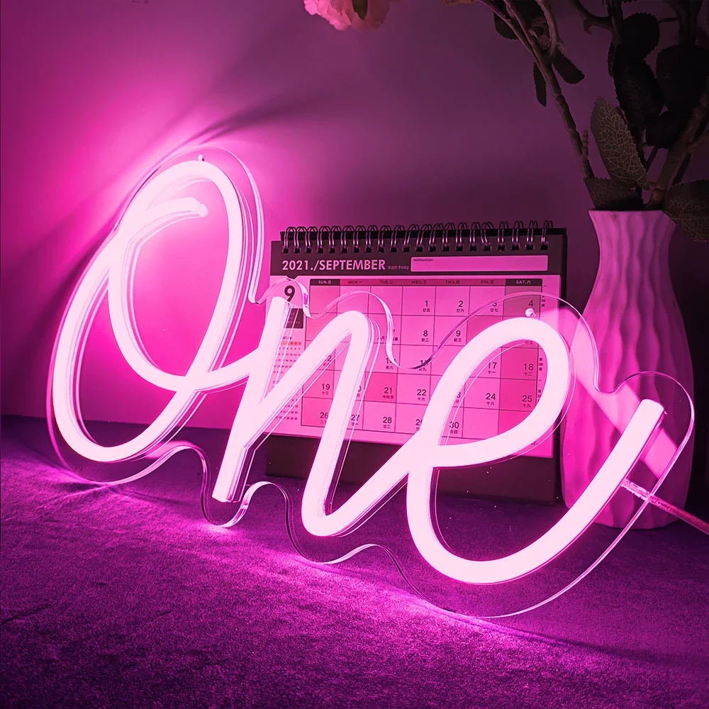 Dimbaar LED-neonbord 'ONE' voor baby's 1e verjaardag Party Decor USB-aangedreven neonlicht voor thuisbar Stand Art Decoration