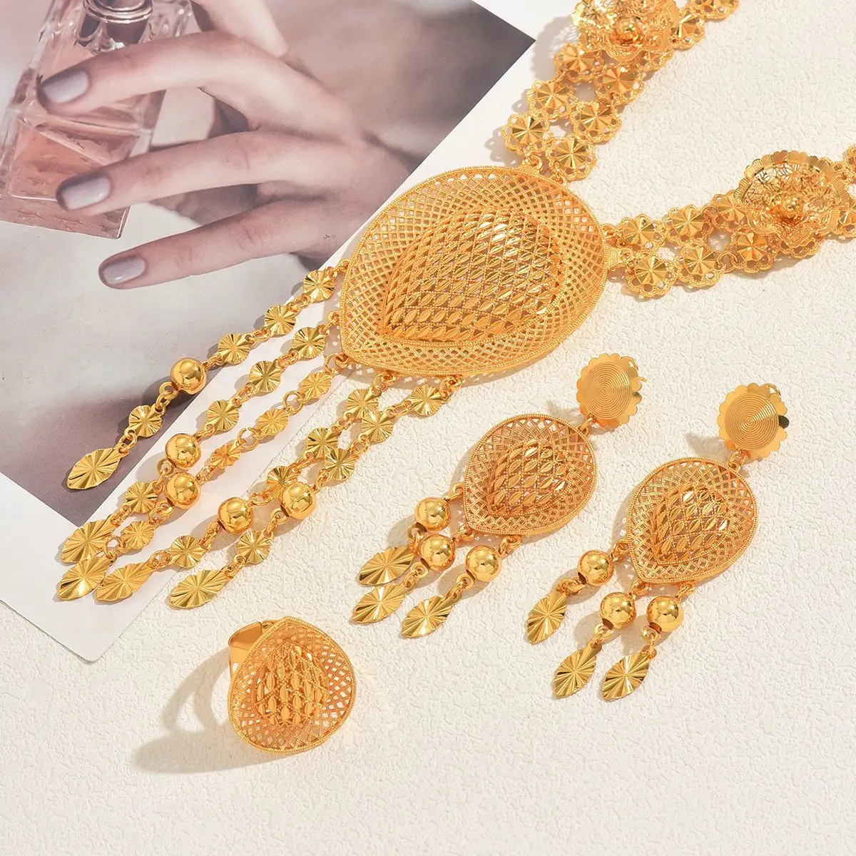 

New Fashion High-End Dubai 24K Gold Plated Necklace Earrings Ring Delicate Wedding Party Jewelry Set for Beloved 333