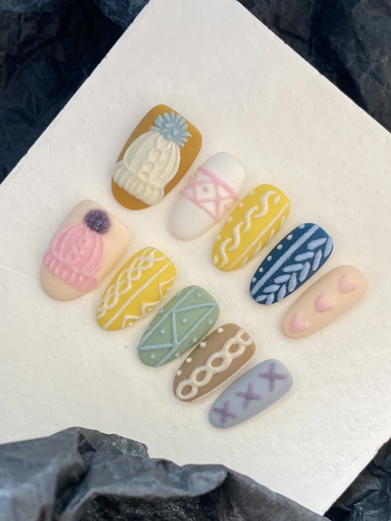 

10Pcs Press on Nails Autumn and Winter Colored Sugar Hat Lines Fake Nails Includes 1 Sheet Adhesive Tabs & 1 Pc Mini File