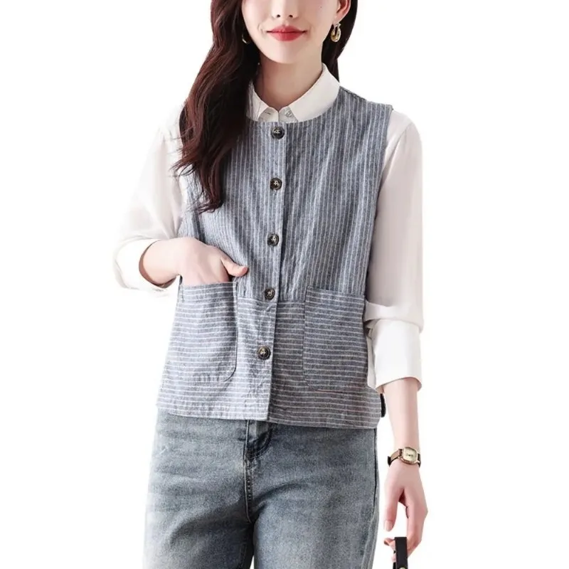 

Women's Grey White Striped Round Neck Sleeveless Vest with Patch Pockets