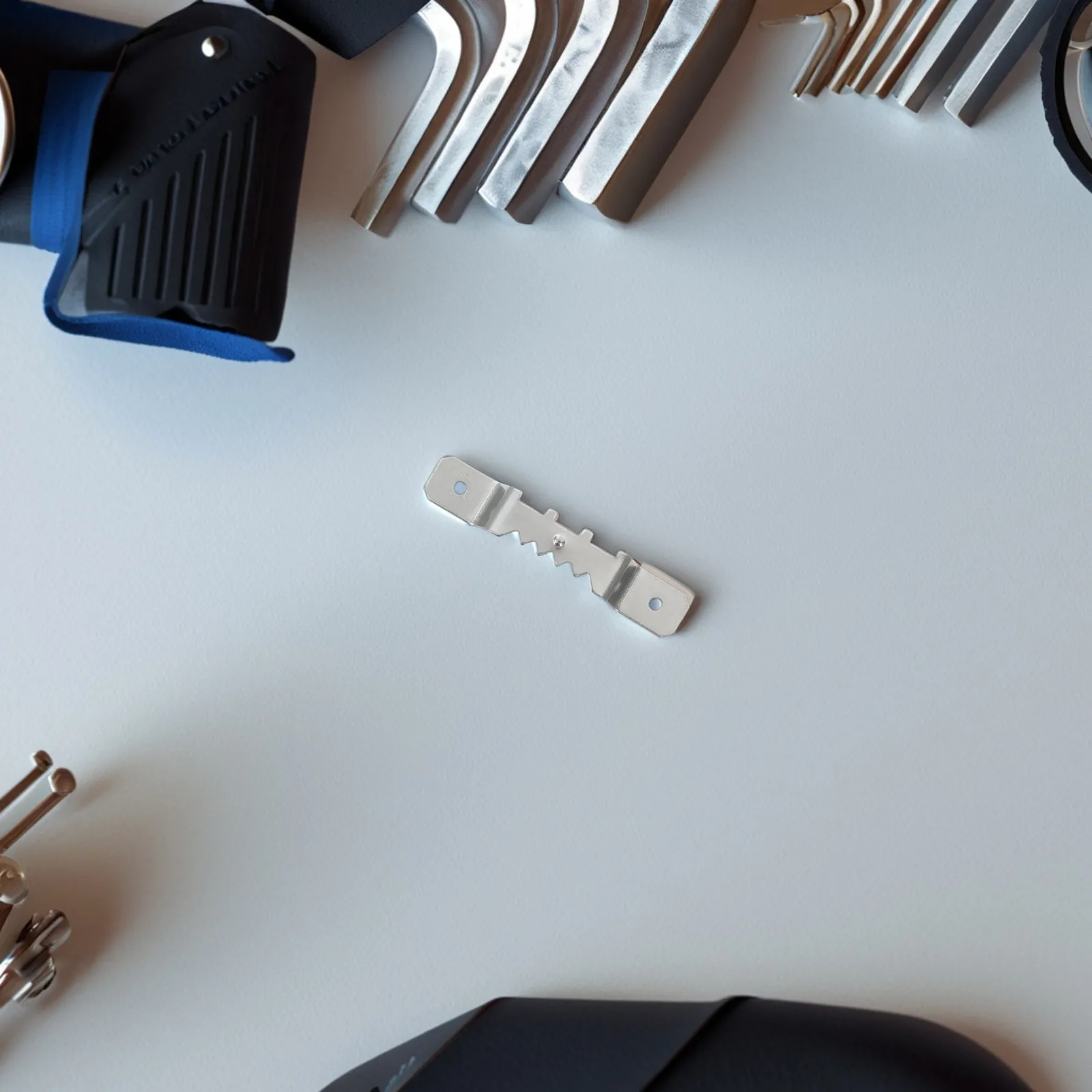 10 Piezas de Colgadores de Metal Plateado para Cuadros, Diseño de Doble Orificio para Colgar Marcos, Pinturas al Óleo, Espejos, Fotos, Montaje en Madera