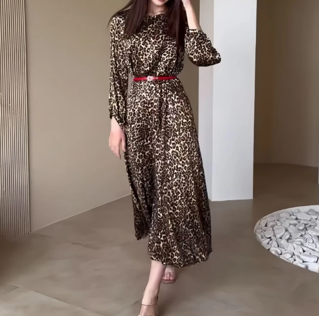 

Women's fashionable high-end elegant style loose leopard print dress with slit long skirt 2025 autumn and winter new style