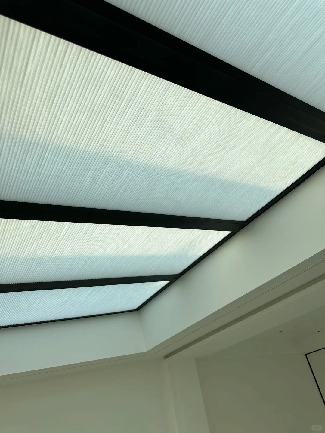 Custom Size Motorized Skylight Honeycomb Blinds Tuya Smart Full Blackout Fabric Electric Cellular Shades for Skylight Roof