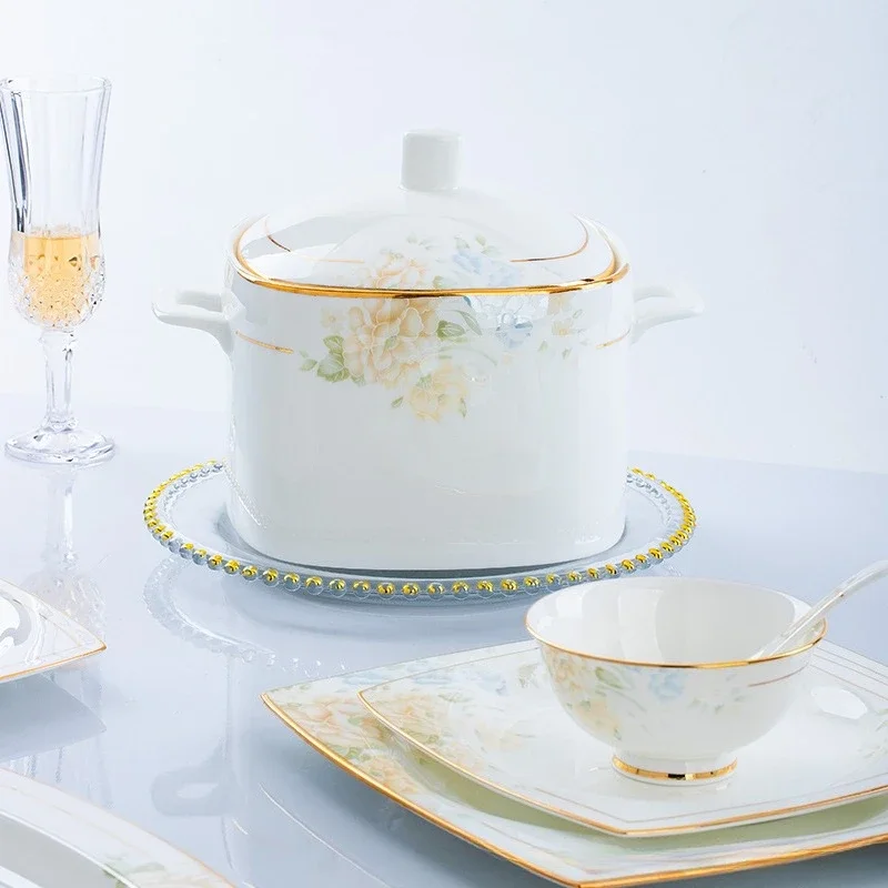 مجموعة من أطباق وأطباق جينغدتشن الصينية الفاخرة والأنيقة والخفيفة من أدوات المائدة المنزلية هدايا هووسورمينغ