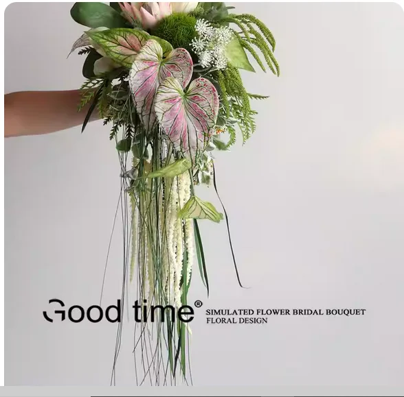 غابة المطيرة الاستوائية |   شلال يحمل الزهور الاصطناعية |   دعائم التصوير الفوتوغرافي لحفلات الزفاف في الفندق والحلي الفاخرة للمنزل