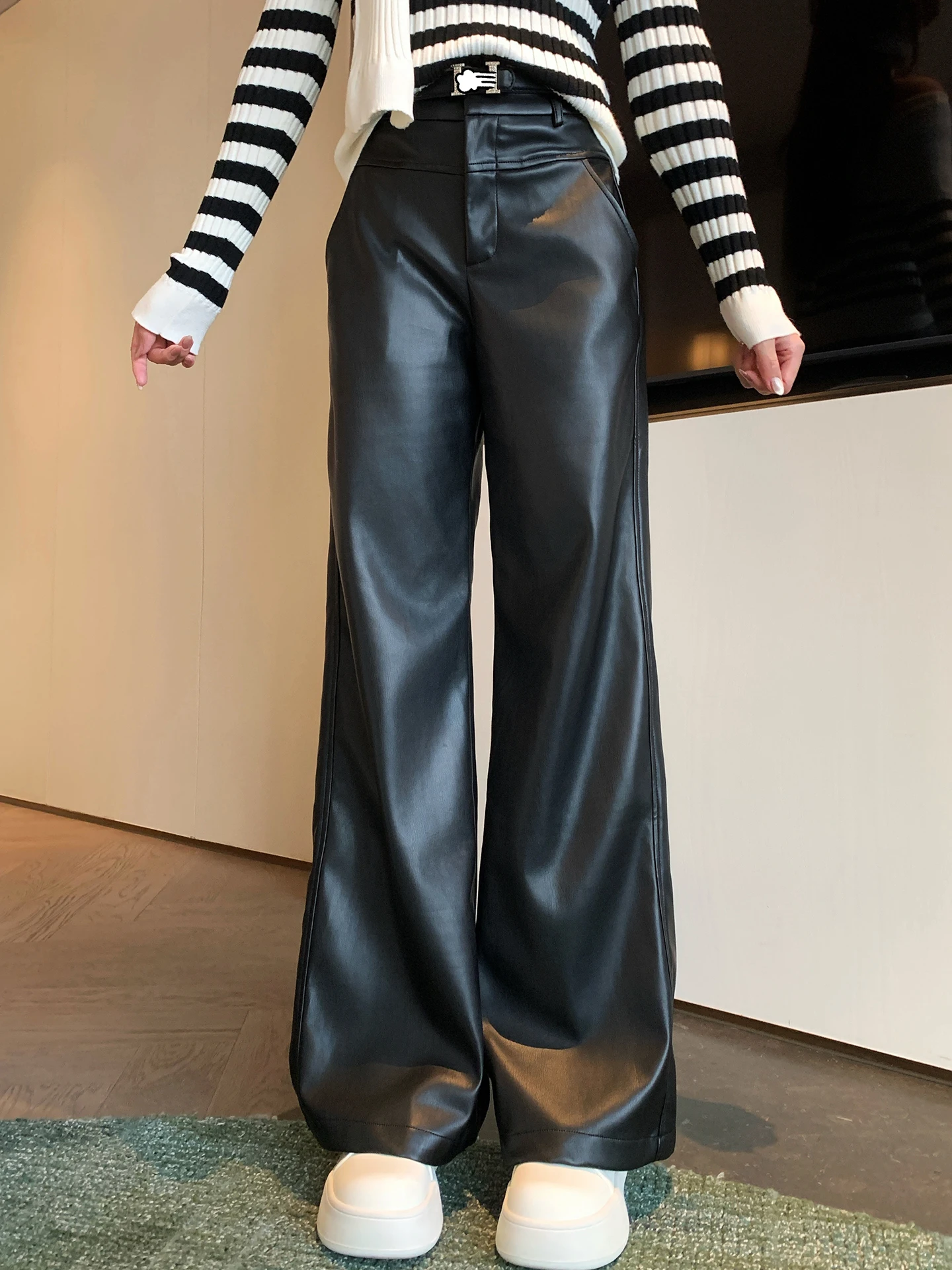 

Faionable Straight Leg Leather Pants with Belt High Street Ele Sle plus Size Women's Casual Trousers Polyester Fiber