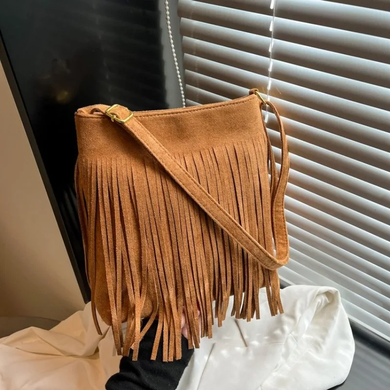 

Tassel Large Capacity Solid Color Shoulder Bags Solid Retro Women's Bags 2025 Hot Sale Spring New Zipper Versatile Crossbody Bag
