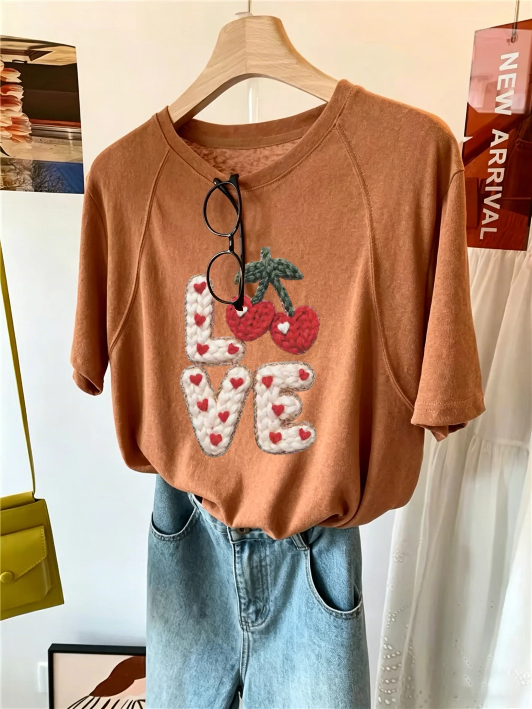 Camiseta de manga corta de color naranja, estilo retro americano, para mujer, ideal para el verano, de tejido ligero, con diseño de bloques de color, holgada, transpirable, con estampado de copos de nieve, hecha de algodón y lycra.
