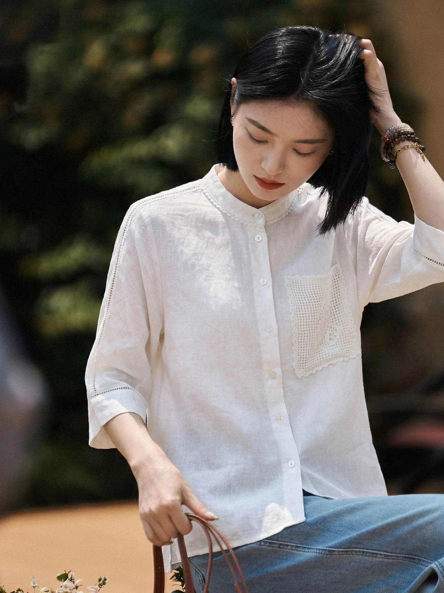 

Chivirin Women's White Linen Shirt Summer 2026 Slimming Loose Fit Stand Collar 7/8 Sleeve Elegant Style Versatile Casual Shirt