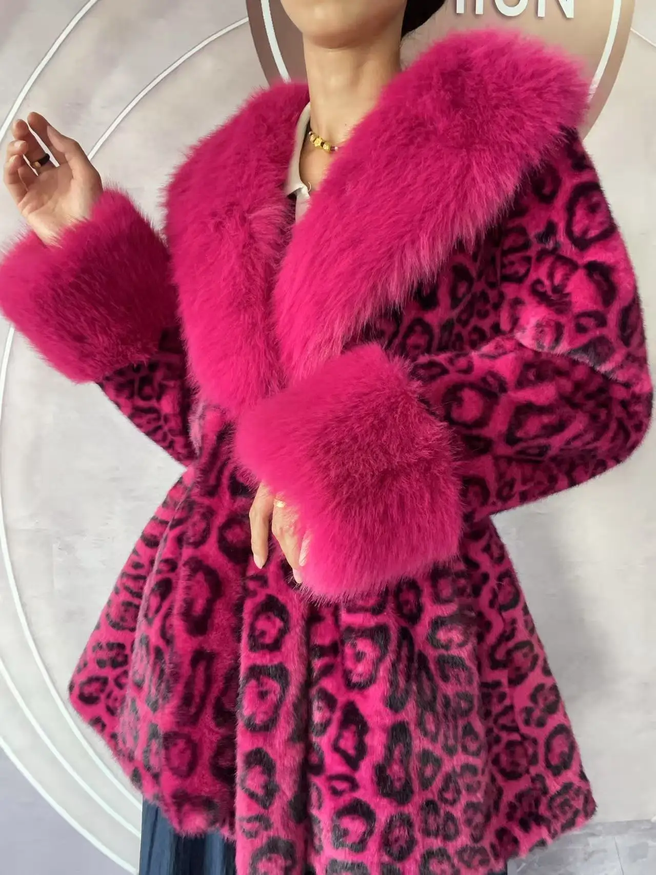 Fashion Style for Women Fur Jacket Lace-up Oversized Faux Fur Coat Lapel Fluffy Hairy Soft Jackets for Women Thick Outerwear New