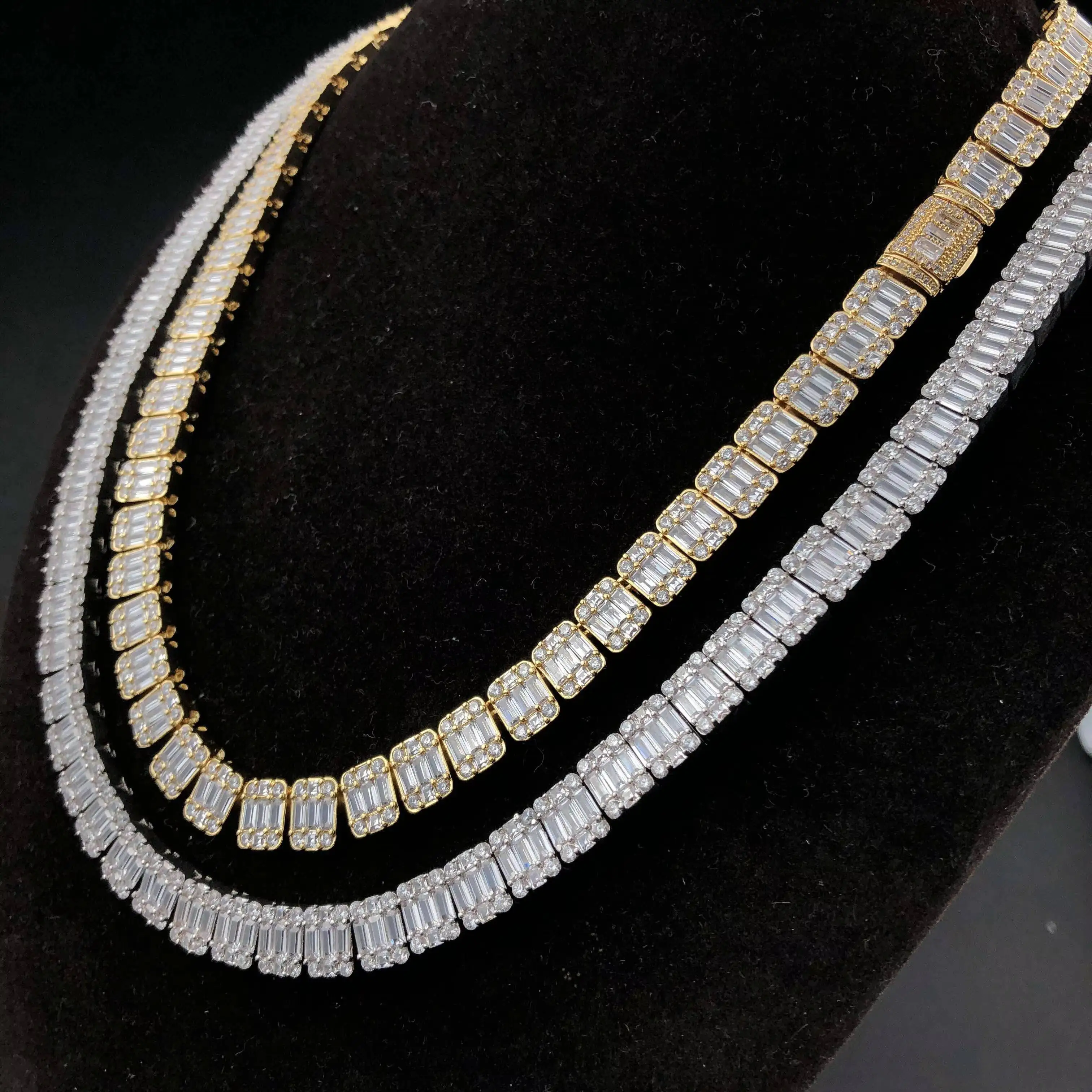 

Теннисная цепочка Square Baguette из 18-каратного золота и белого золота