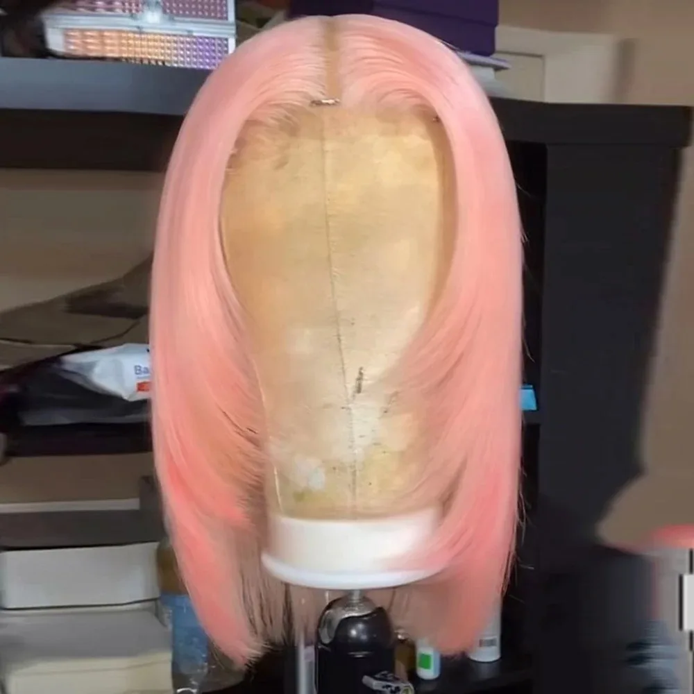 

Светло-розовый многослойный кружевной парик, короткий прямой боб, парик с кружевной передней частью 13x4 HD, 12 дюймов, без клея, синтетический, с естественной линией роста волос, для повседневного использования и косплея