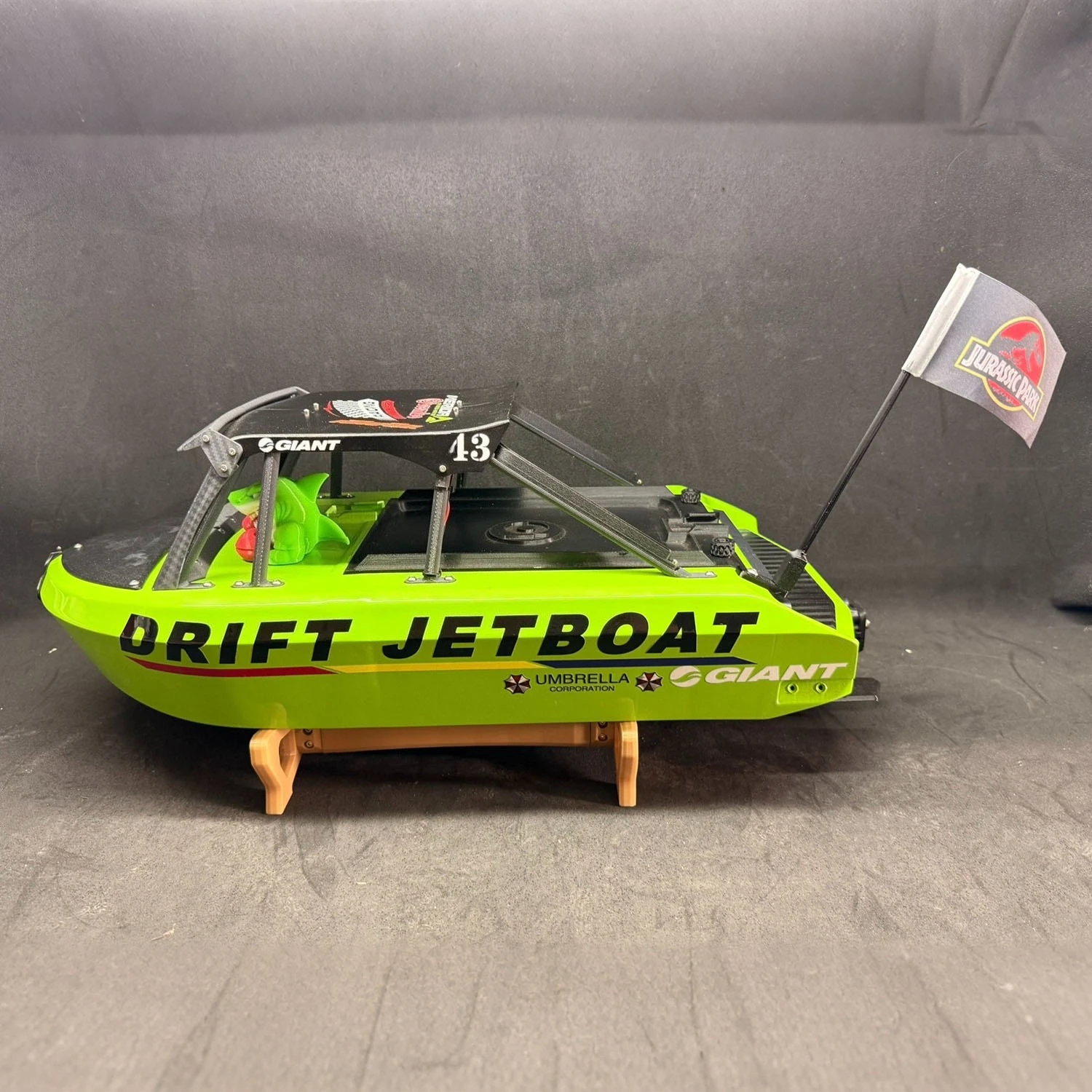 

Скорость RC-моделей ​ ​ Электрическая лодка на радиоуправлении с двигателем водяного охлаждения, 56 см, из высокопрочного АБС-пластика, модель корабля, игрушка