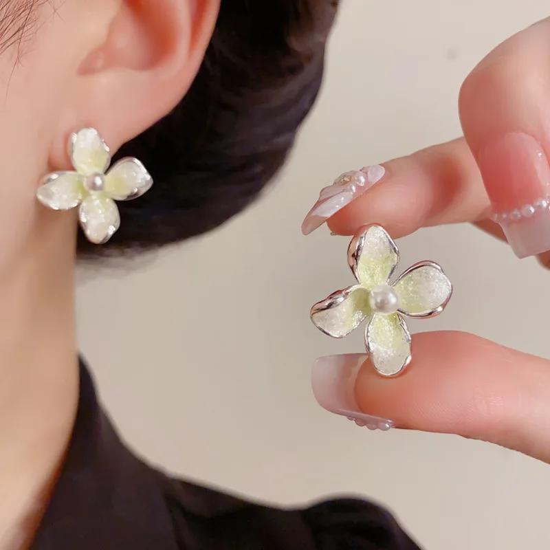 Gradually change color flower pearl stud earrings female simple personality unique fashion versatile earrings