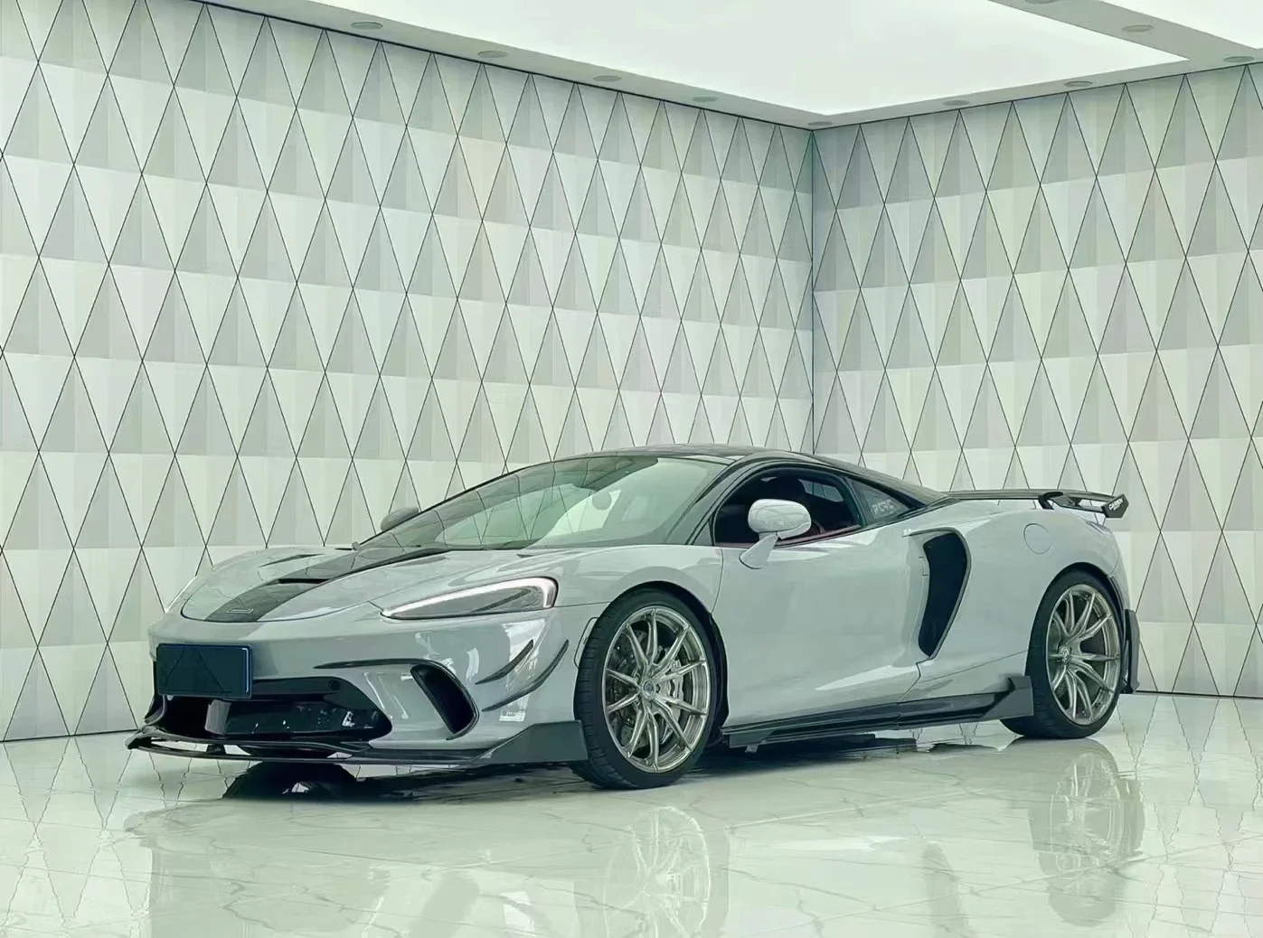 قطع غيار السيارات الكاملة لـ Mclaren GT طقم هيكل من ألياف الكربون الجافة الشفاه الأمامية Tuyere التنانير الجانبية الخلفية المفسد هود دواسة الباب