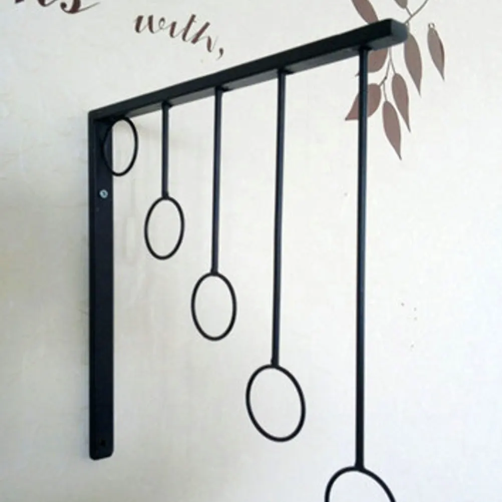 Рисунок 6 - Железная витрина для одежды