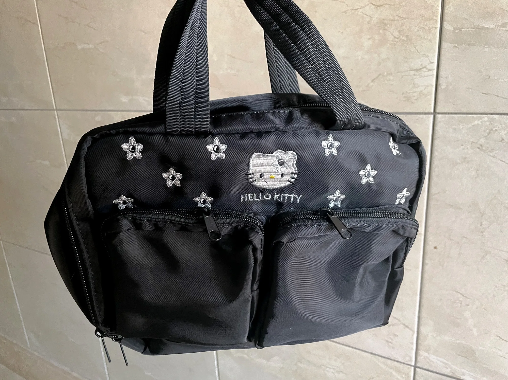 Borse per il trucco di grande capacità per le donne borsa per cosmetici portatile con ricamo nero Hello Kitty Travel Zipper Storage Bag