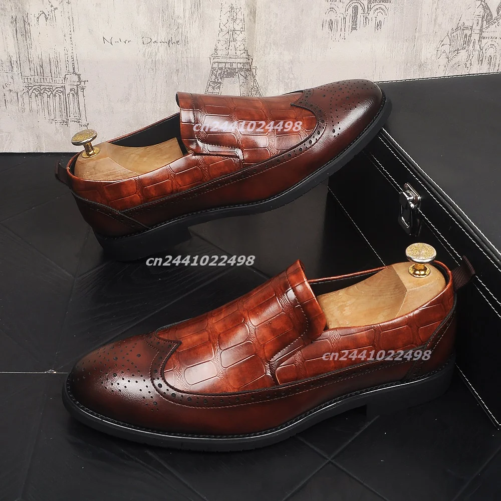 Crocodile Embossed Faux Leather Men Loafers Wingtip Brogue Perforated Vintage Color Polished Pointed Toe Gentleman Footwear