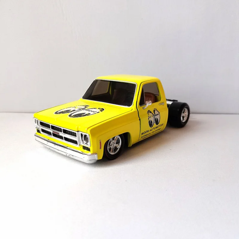 

M2 1:24 Scale Alloy 1976 GMC Sierra Grande Diecast Miniature Toy Car Simulation Classic Model Collectibles Souvenir Display Gift