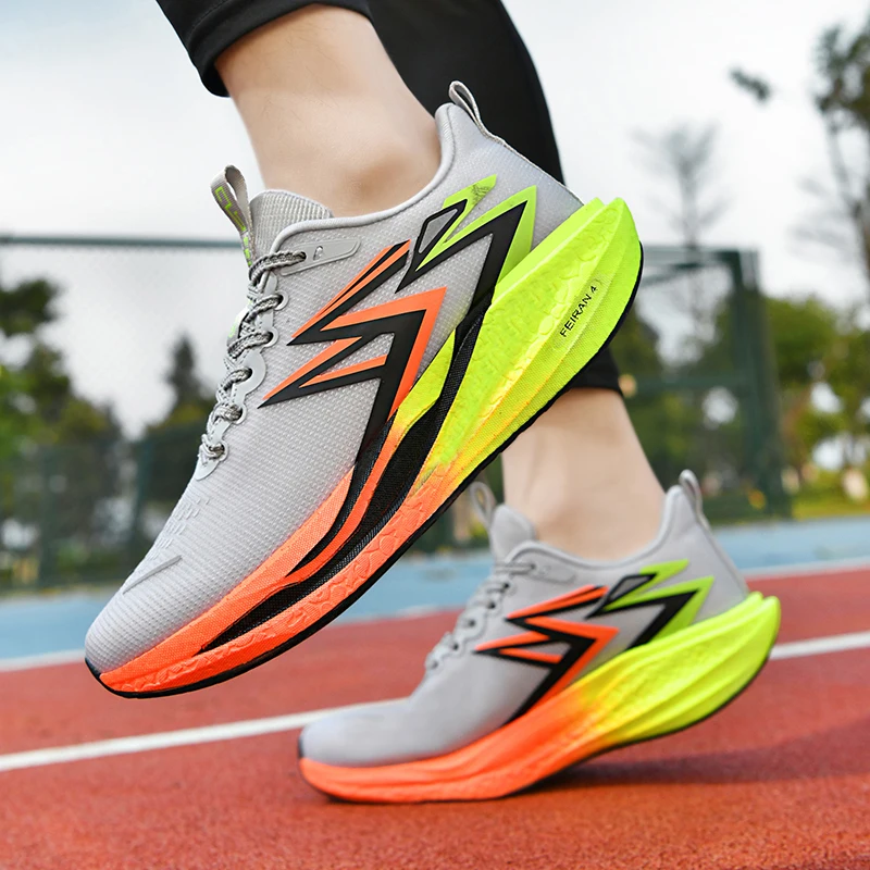 أحذية جري للرجال والنساء مع لو - مراجعة Carbon Plate Marathon Racing Shoes وسعره