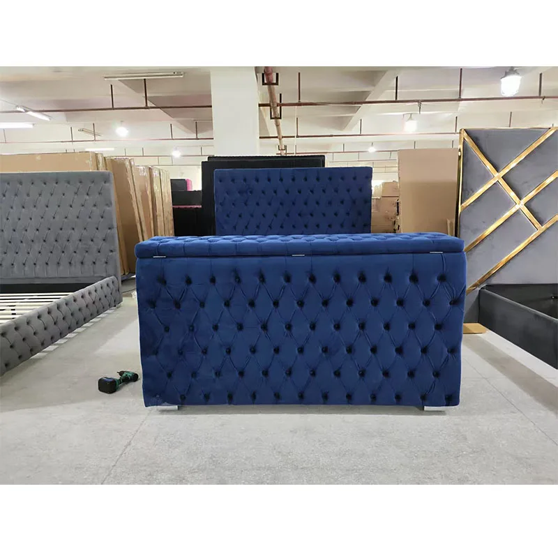 سرير خشبي من القماش المخملي المزدوج بحجم كينج كوين الحديث مع مدفأة مع مدفأة مع مصعد تلفزيون