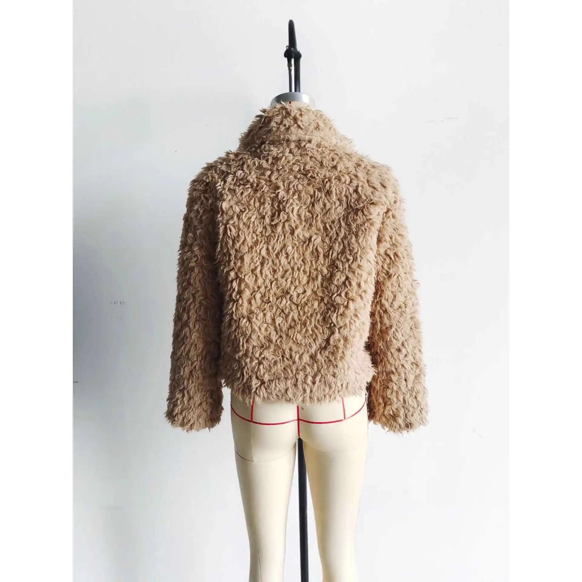 أزياء صناعية جديدة منفوشة من الفرو الصناعي معطف متكامل على طراز الملابس النسائية