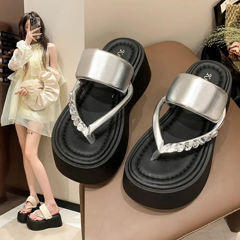 Slippers for Women's Summer Outwear 2024 New Super Hot Fashion Versatile rhinestone sponge cake thick sole toe cooling slippers