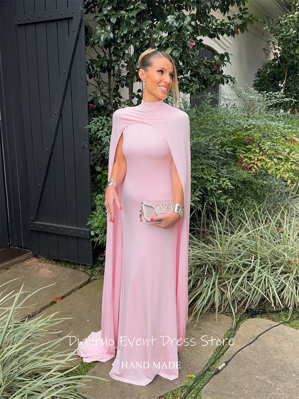 Dianruo فساتين سهرة مرفقة كيب براقة وردي رقبة عالية 2025 فستان حفلات طول الأرض فساتين صيفية مستقيمة مخصصة