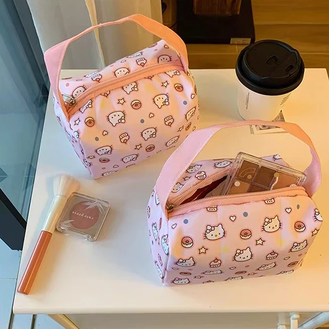حقيبة مكياج هالو كيتي اللطيفة المحمولة للسفر وحقيبة مستحضرات التجميل ذات سعة كبيرة على طراز الرسوم المتحركة هدية عيد الميلاد ﻿