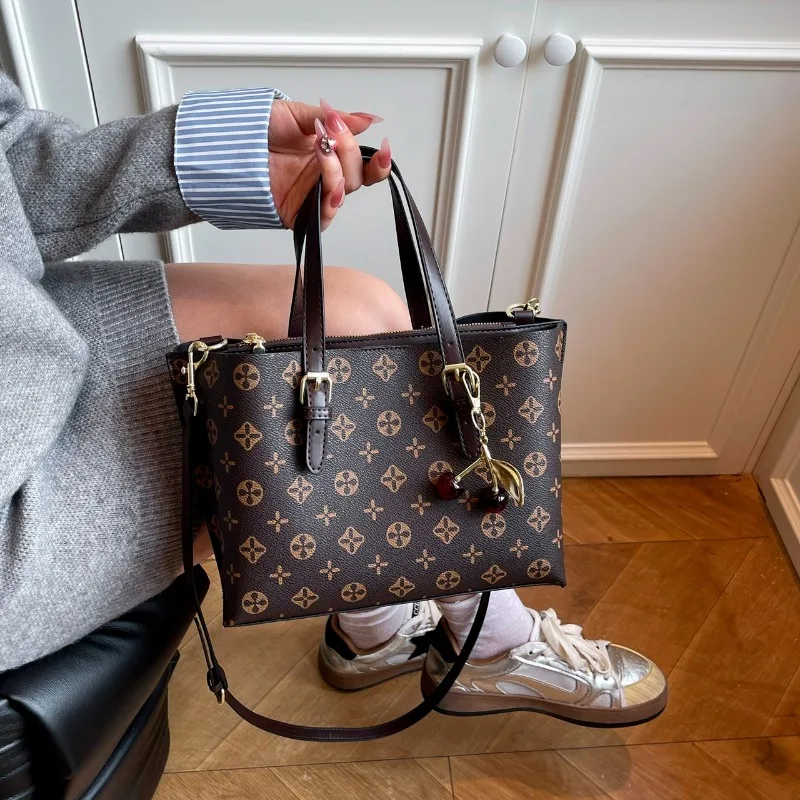 Trendy Letter Logo Solid Color Shopper Bag High-End Elegant Leather Classic Large Capacity Design