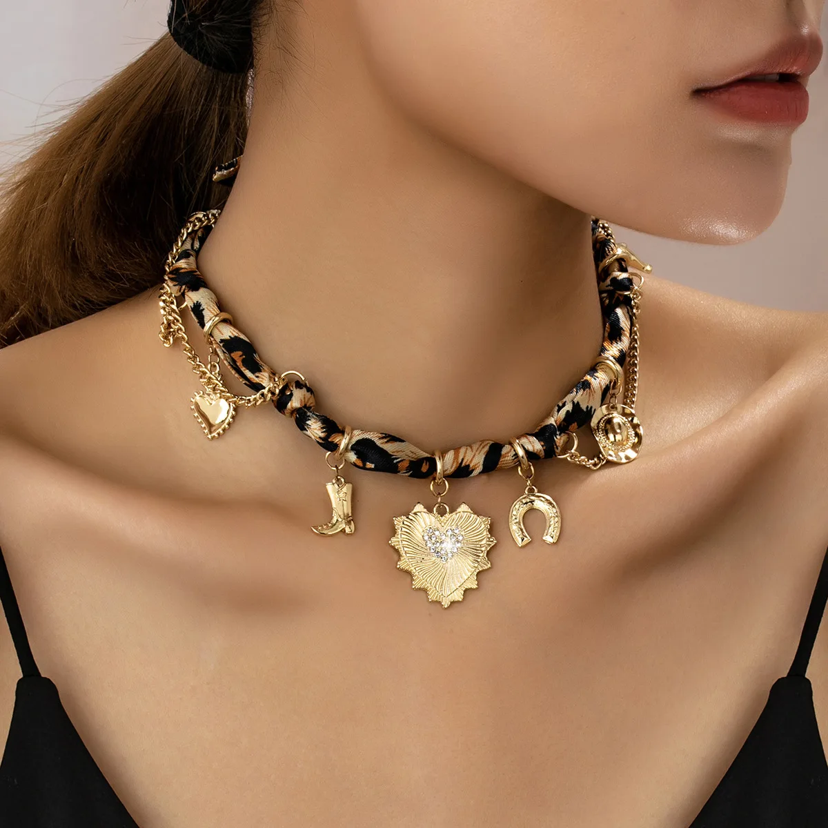 

Punk Leopard Print Charm Layered Choker Necklace for Women Simple Fashion Necklace Scarf Hot Sale Party Jewelry Gift