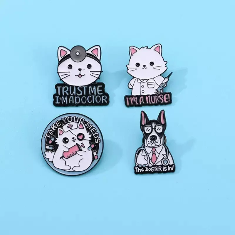 4 piezas mascota Hospital Doctor gato enfermera y perro médico trajes sombreros mochilas alfileres insignias regalos